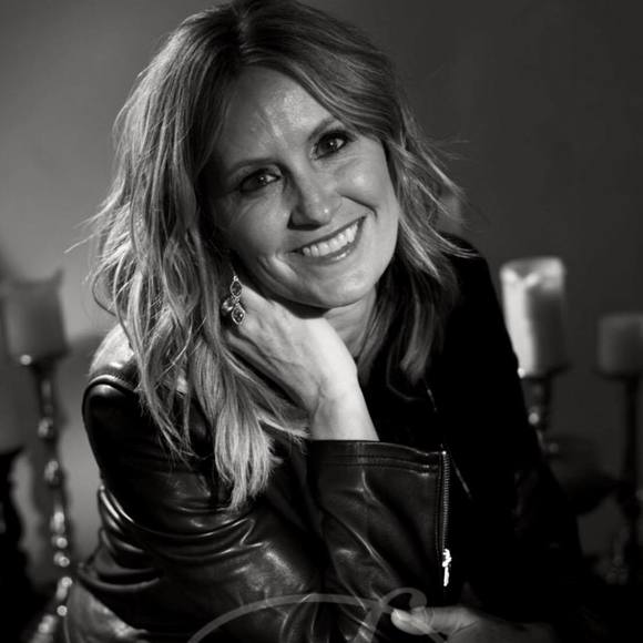 Meet your Posher, Dena - Picture 1 of 1